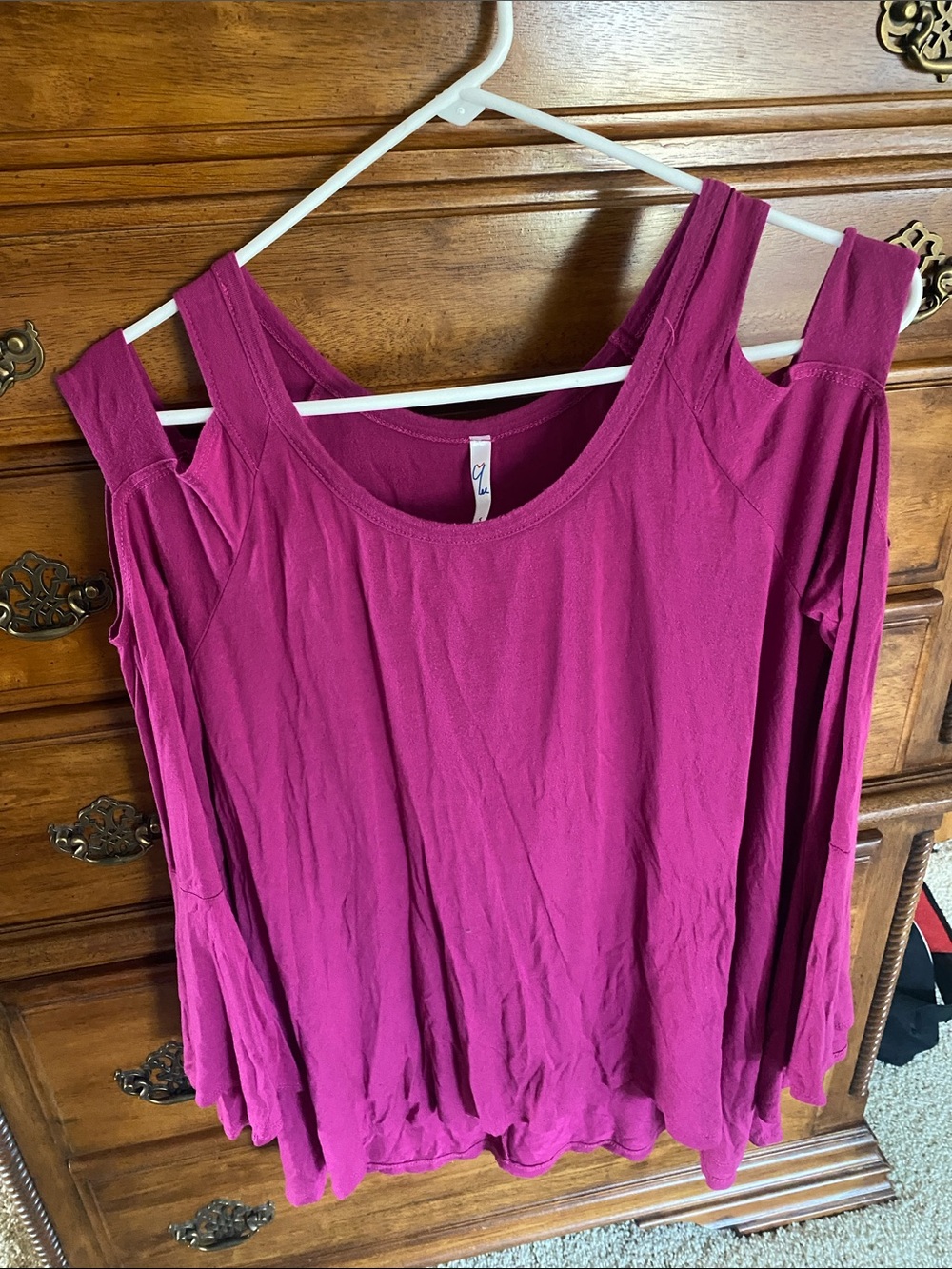 Women’s Cold-Shoulder Long Sleeve Top in Magenta